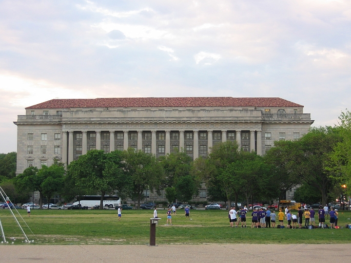 07 building near Mall.JPG